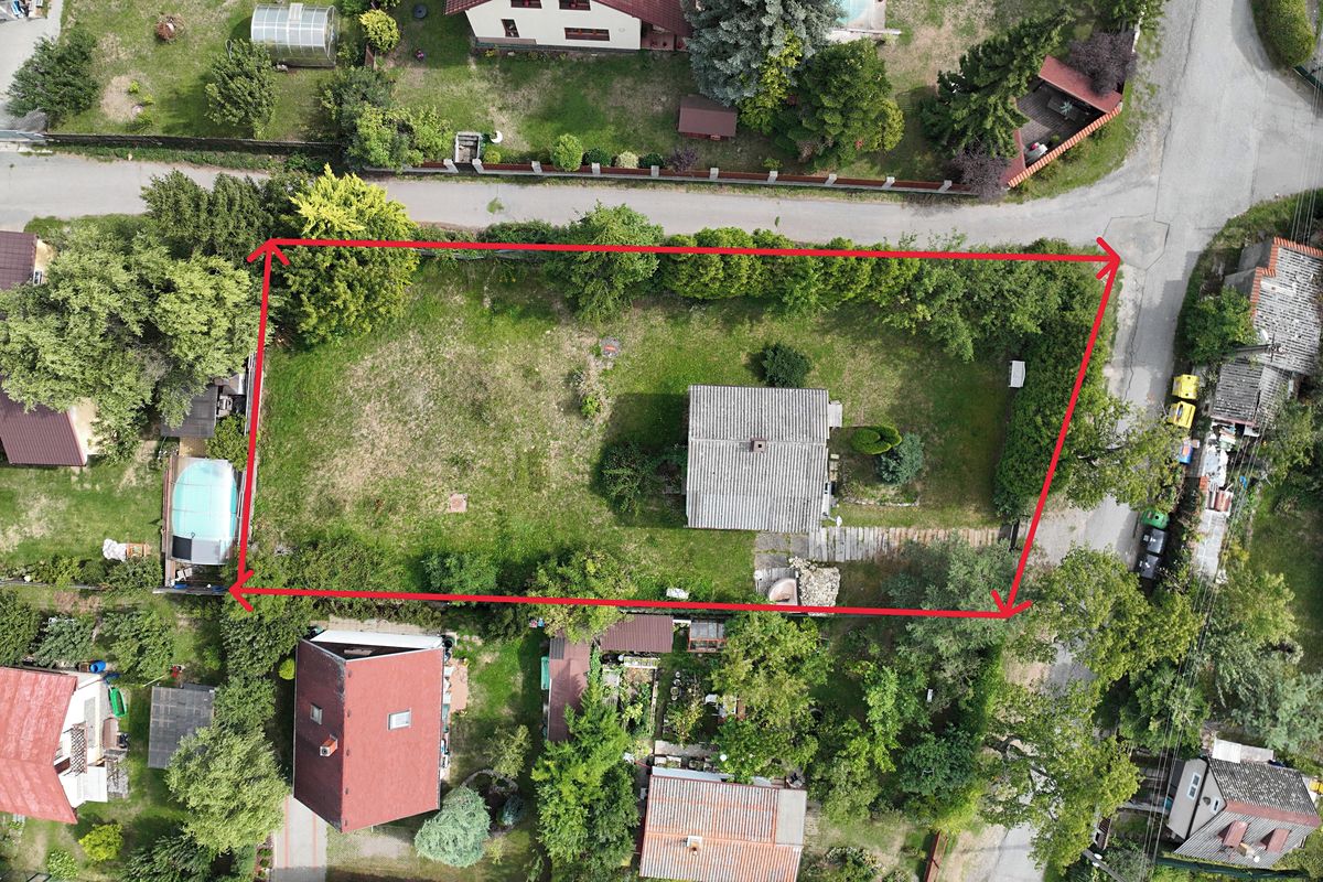 Prodej stavebního pozemku 832 m² – fotografie 2