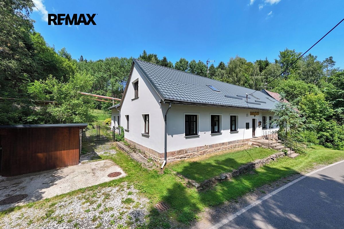 Prodej rodinného domu 215 m², pozemek 987 m²
