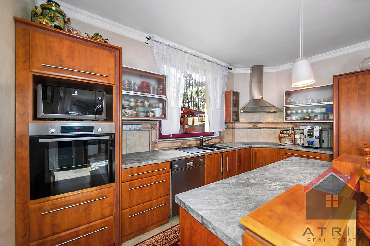 Prodej rodinného domu 274 m², pozemek 587 m² – fotografie 4