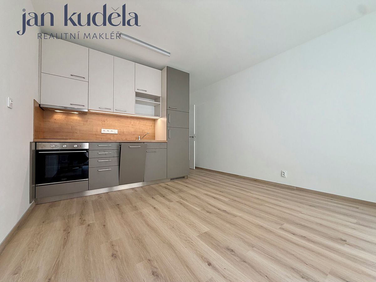 Pronájem bytu 1+kk 32 m²