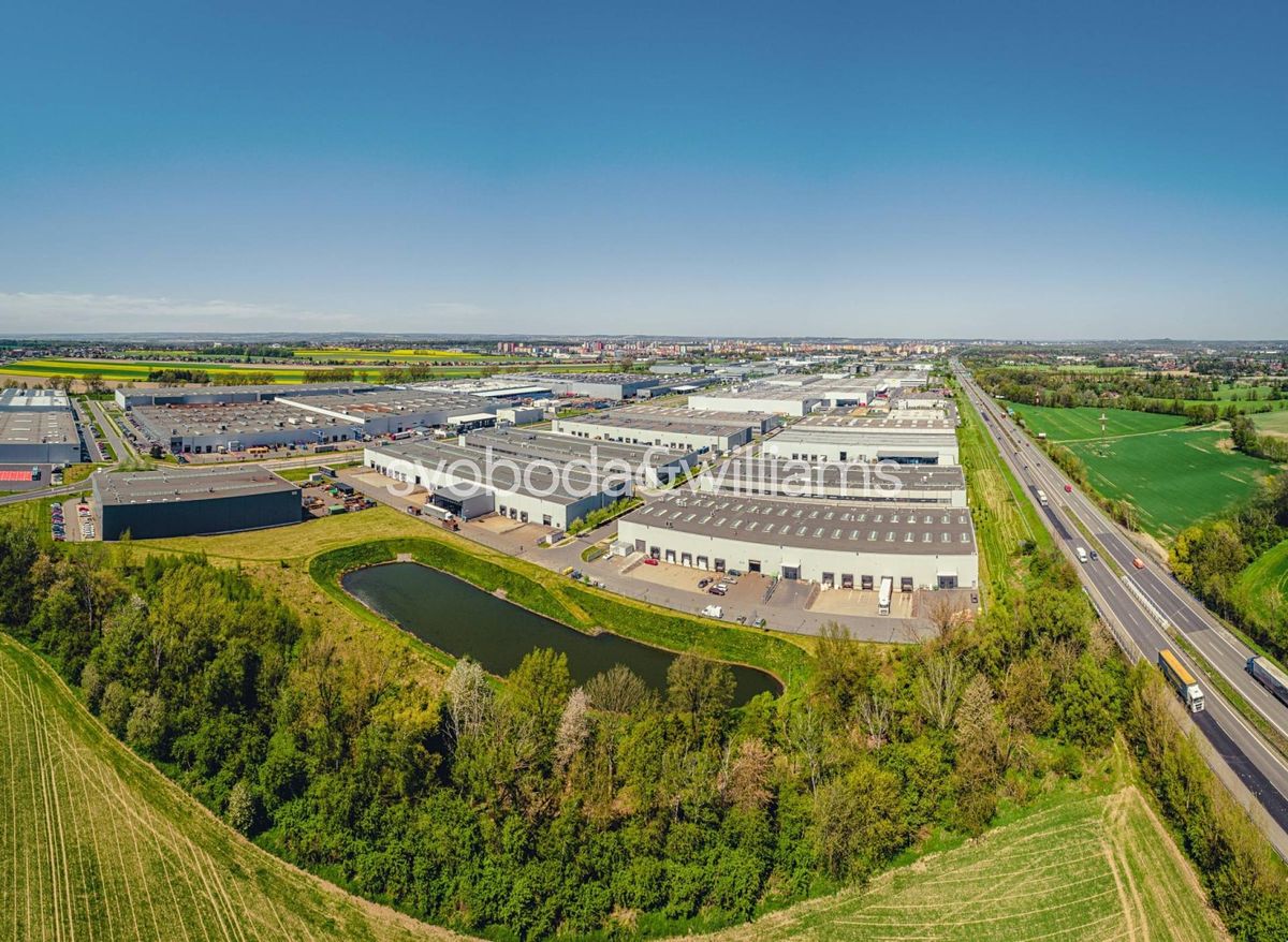 Pronájem skladového prostoru 1359 m² – fotografie 3