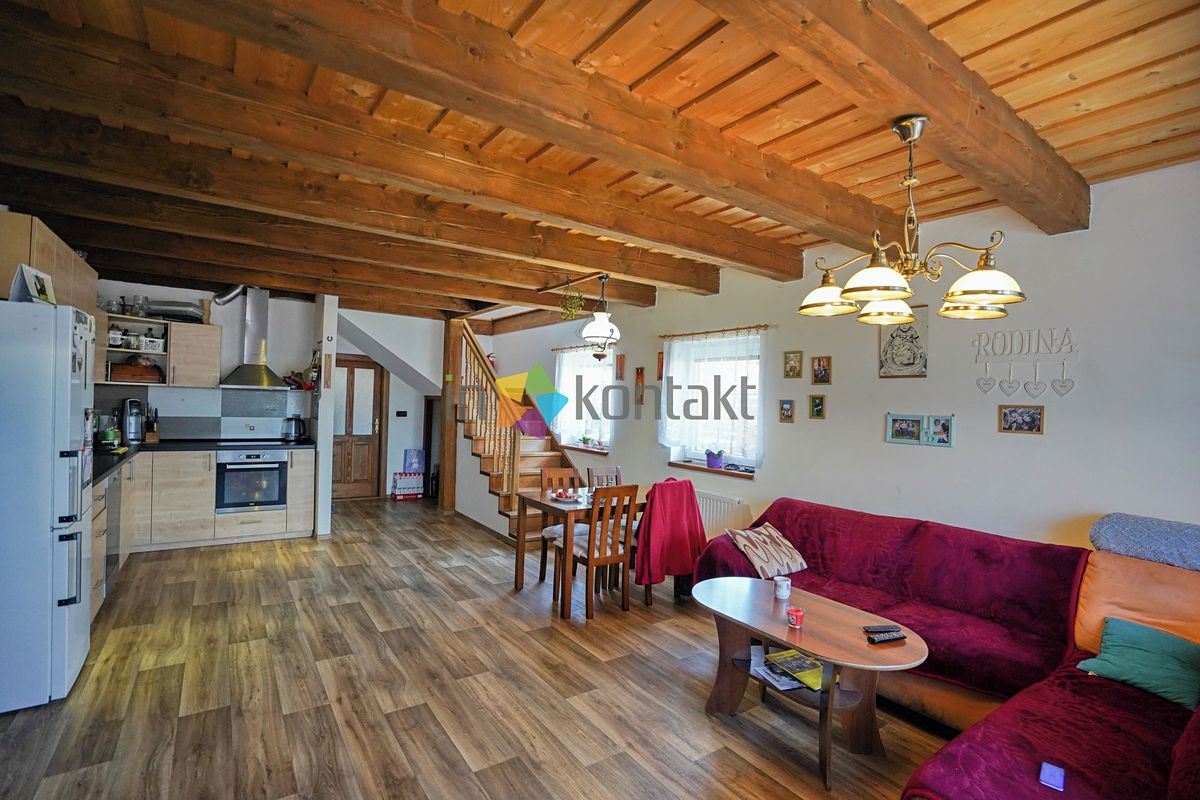 Prodej rodinného domu 152 m², pozemek 1090 m² – fotografie 2