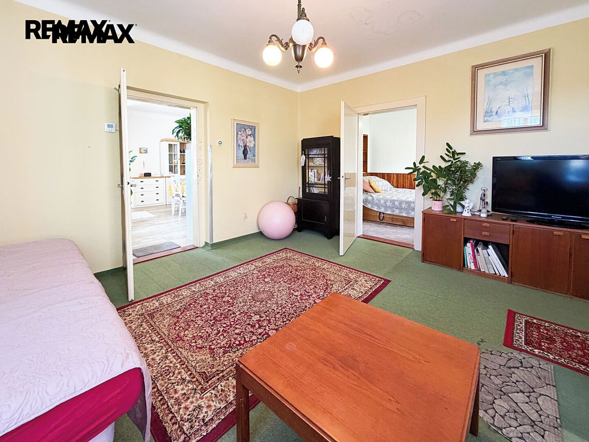 Prodej rodinného domu 141 m², pozemek 525 m² – fotografie 2