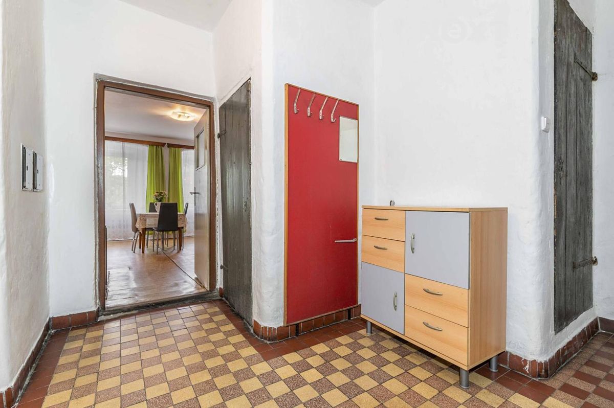 Prodej rodinného domu 96 m², pozemek 886 m² – fotografie 2