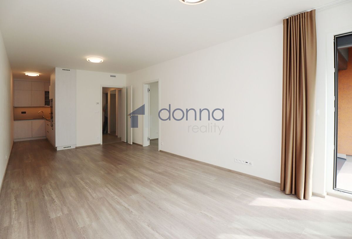 Pronájem bytu 2+kk 64 m² – fotografie 2