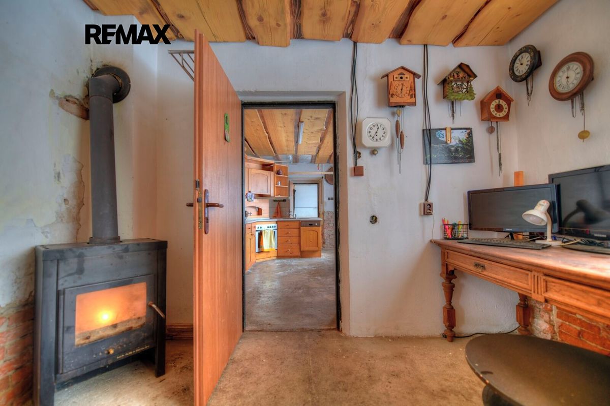 Prodej rodinného domu 325 m², pozemek 913 m² – fotografie 3