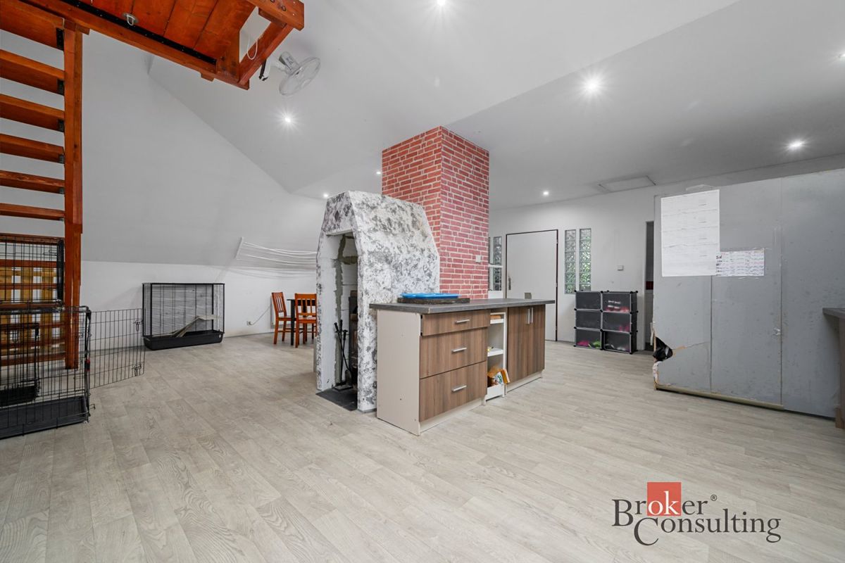 Prodej rodinného domu 335 m², pozemek 563 m² – fotografie 3
