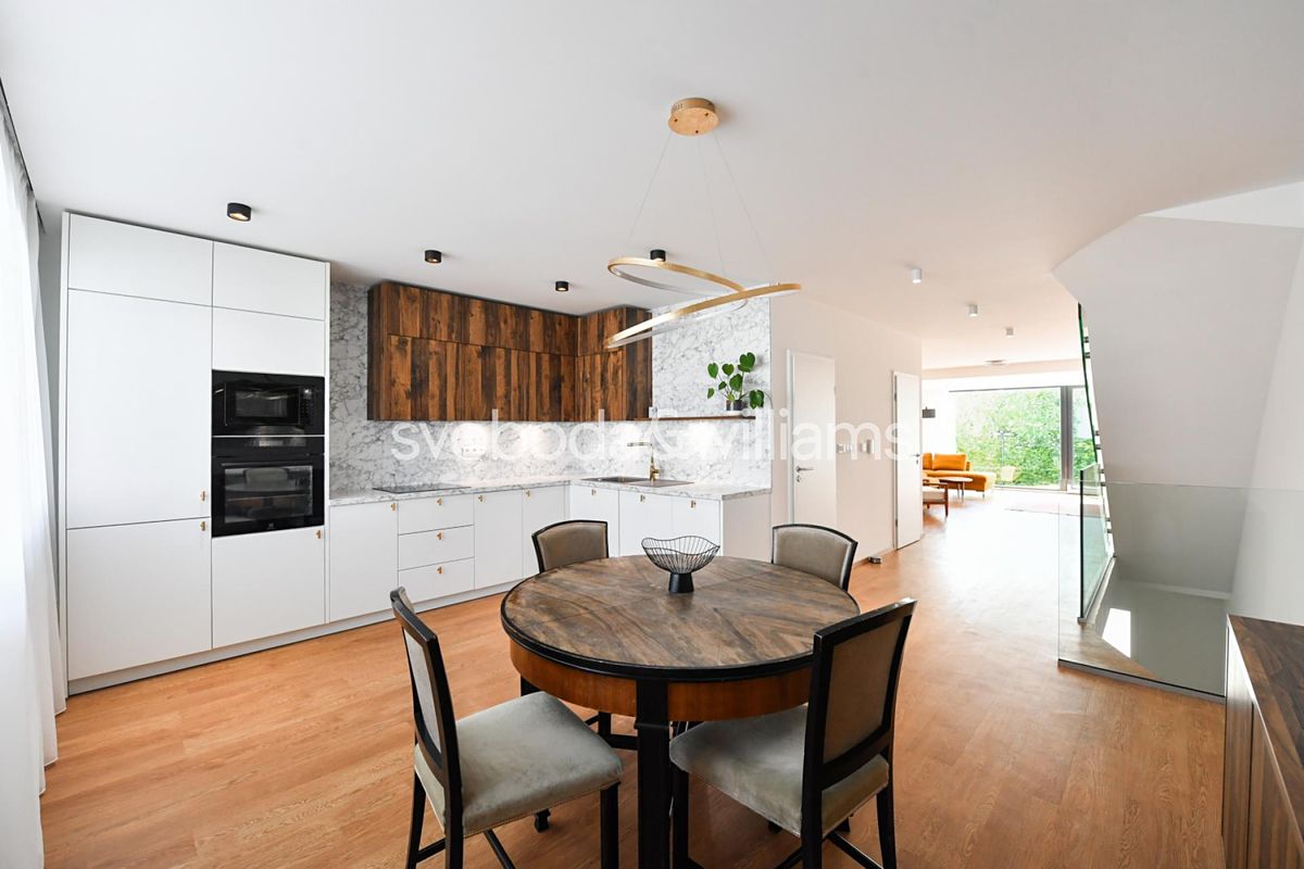 Pronájem rodinného domu 186 m², pozemek 144 m² – fotografie 3