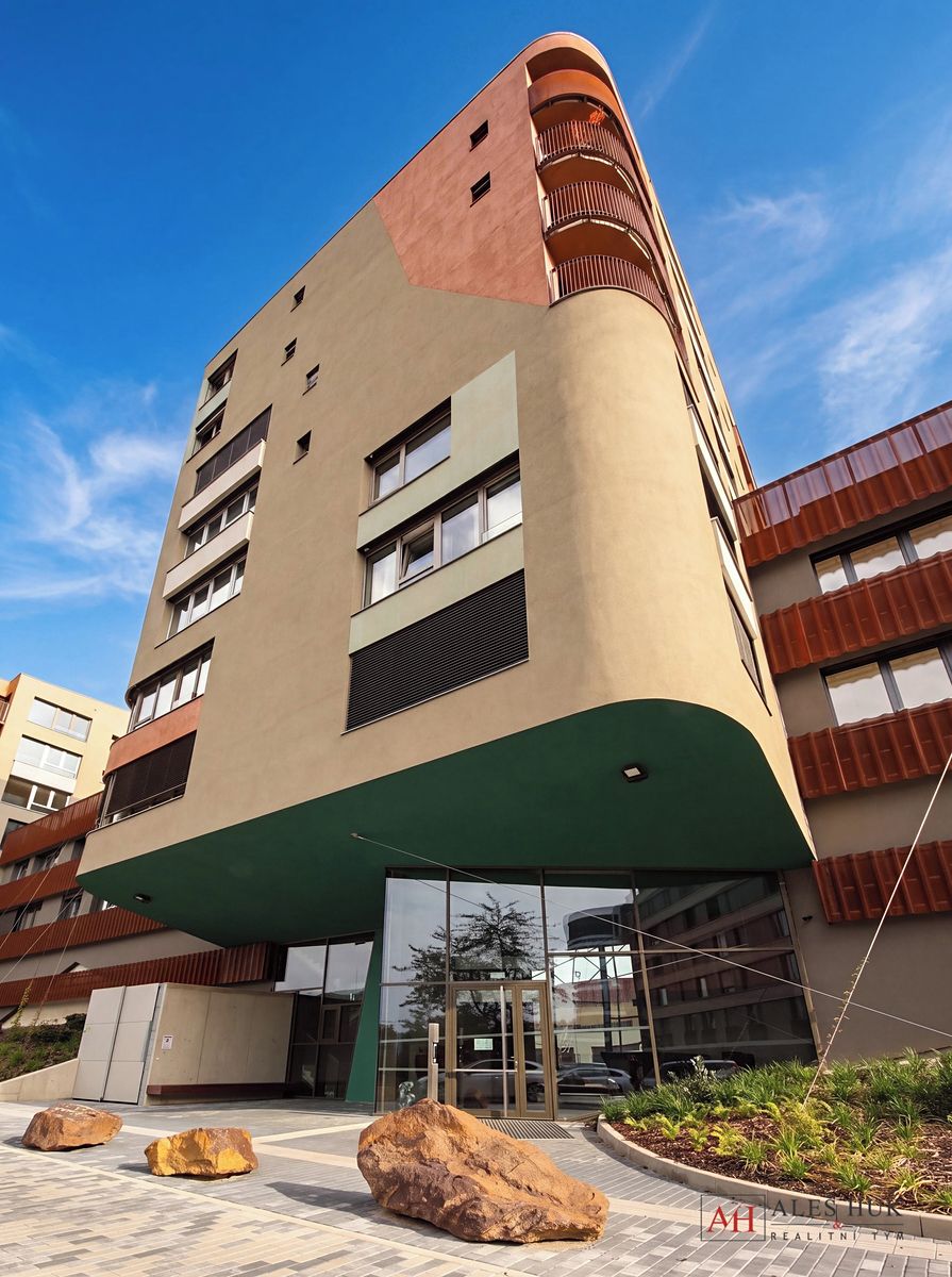 Pronájem bytu 2+kk 56 m² – fotografie 2