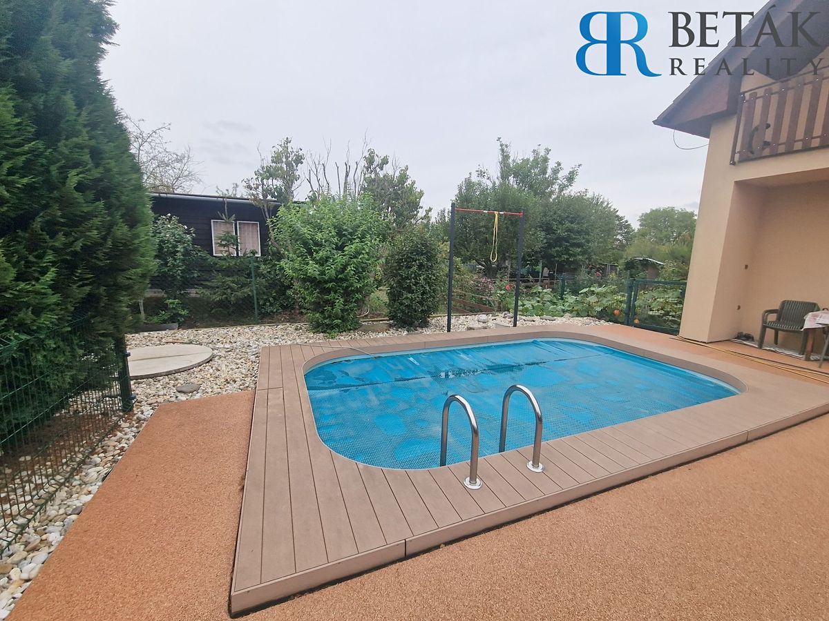 Prodej rodinného domu 165 m², pozemek 425 m² – fotografie 2