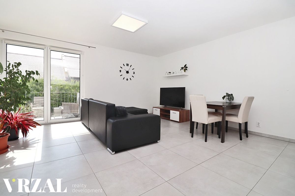Pronájem bytu 2+kk 65 m² – fotografie 2
