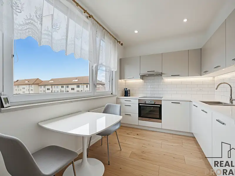 Prodej bytu 3+1 68 m², Hodonín – náhled fotky 2