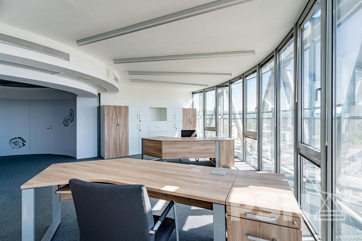 Pronájem kanceláře 710 m² – fotografie 3