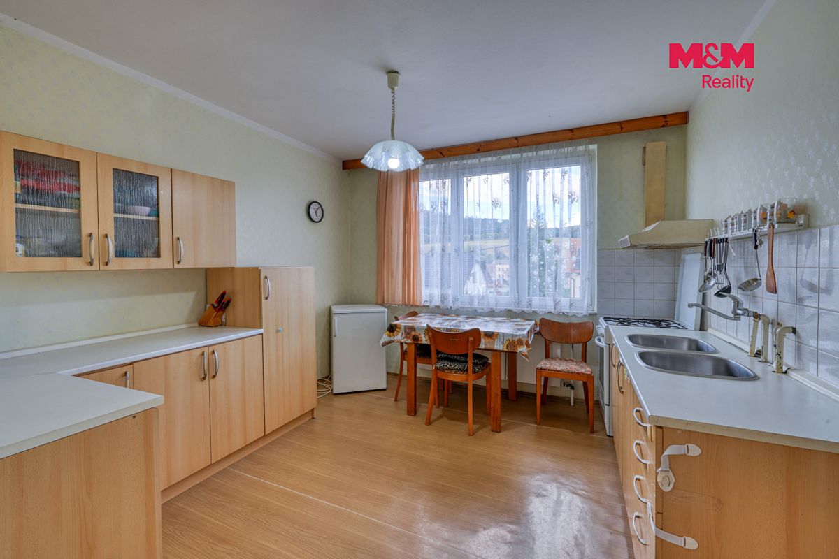 Prodej rodinného domu 144 m², pozemek 862 m² – fotografie 3