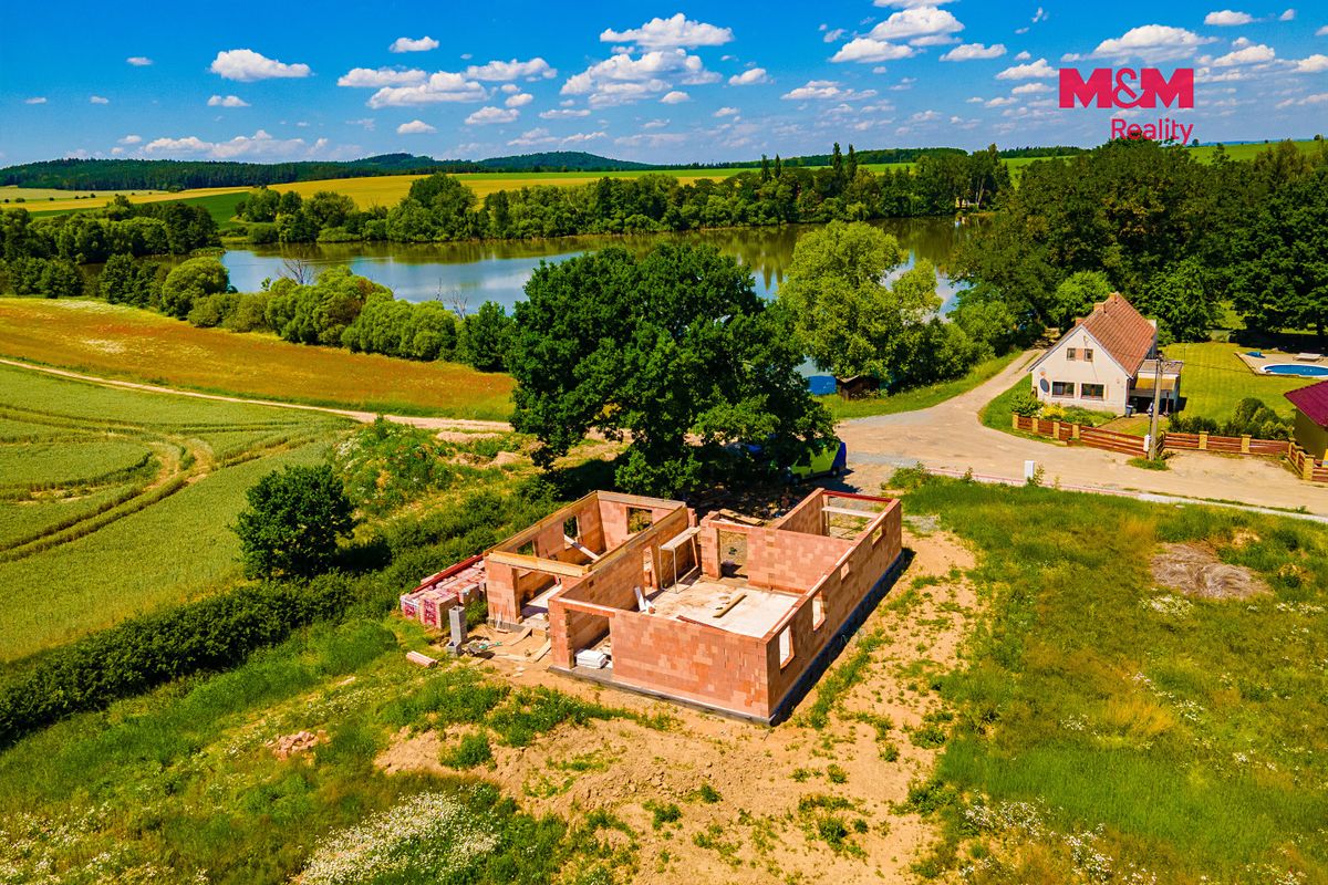 Prodej rodinného domu 135 m², pozemek 851 m² – fotografie 3
