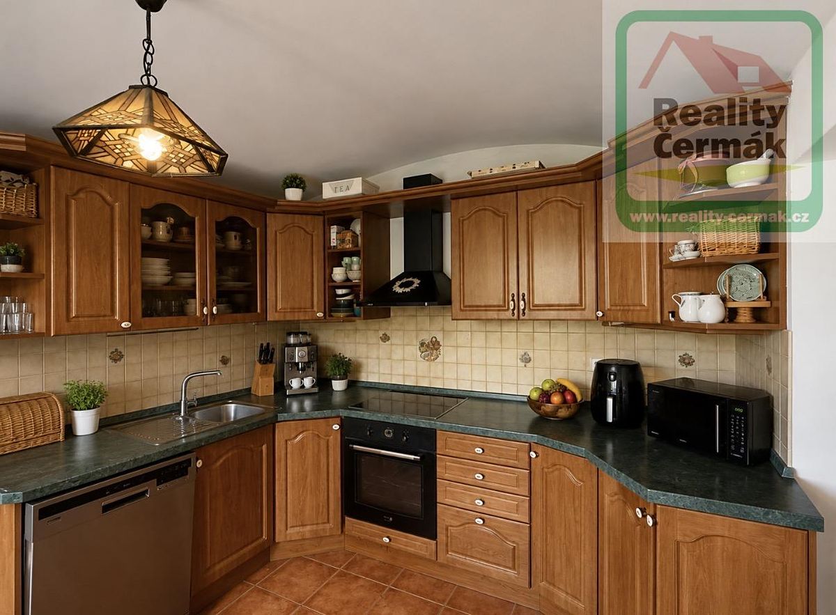 Prodej rodinného domu 230 m², pozemek 315 m² – fotografie 5