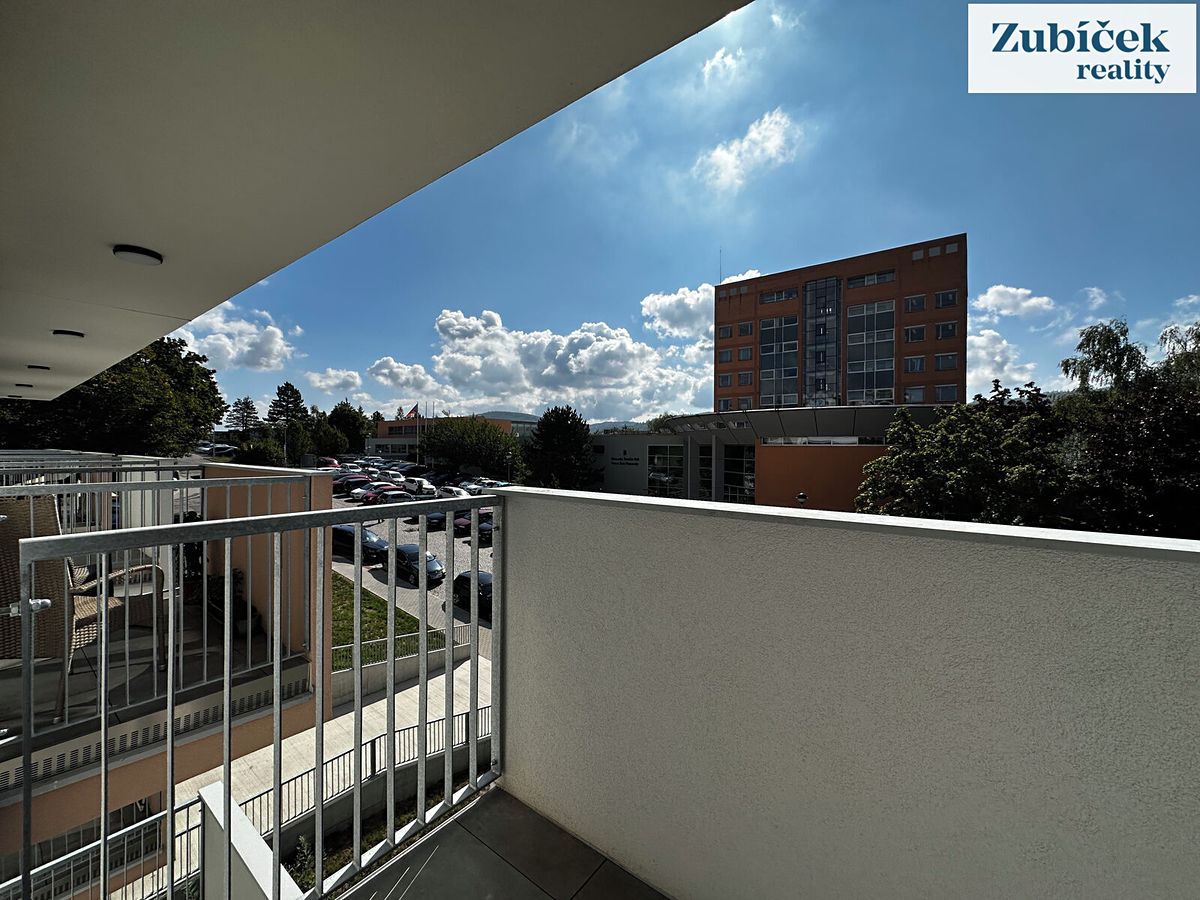 Pronájem bytu 1+kk 34 m² – fotografie 3