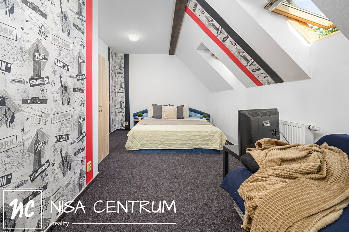 Prodej rodinného domu 272 m², pozemek 976 m²