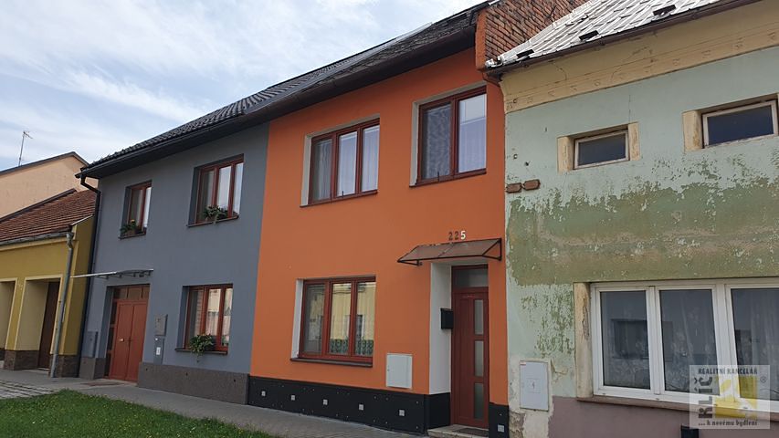 Prodej rodinného domu 150 m², pozemek 375 m² – fotografie 2