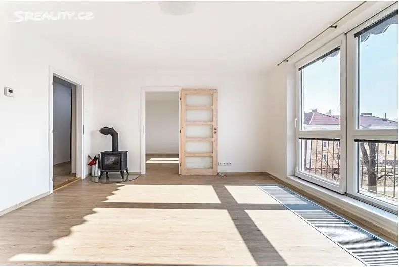 Pronájem bytu 2+1 55 m², Hodonín – náhled fotky 3