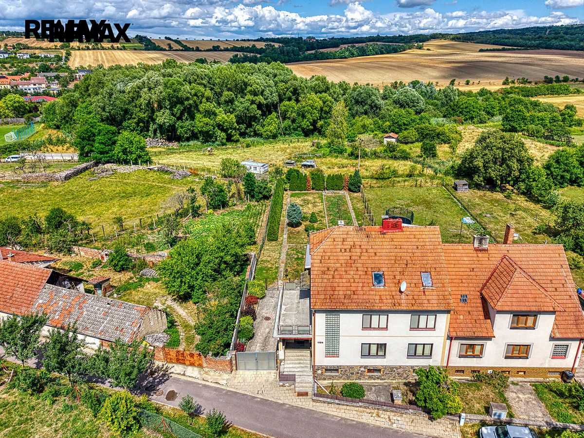 Prodej rodinného domu 400 m², pozemek 1143 m² – fotografie 2