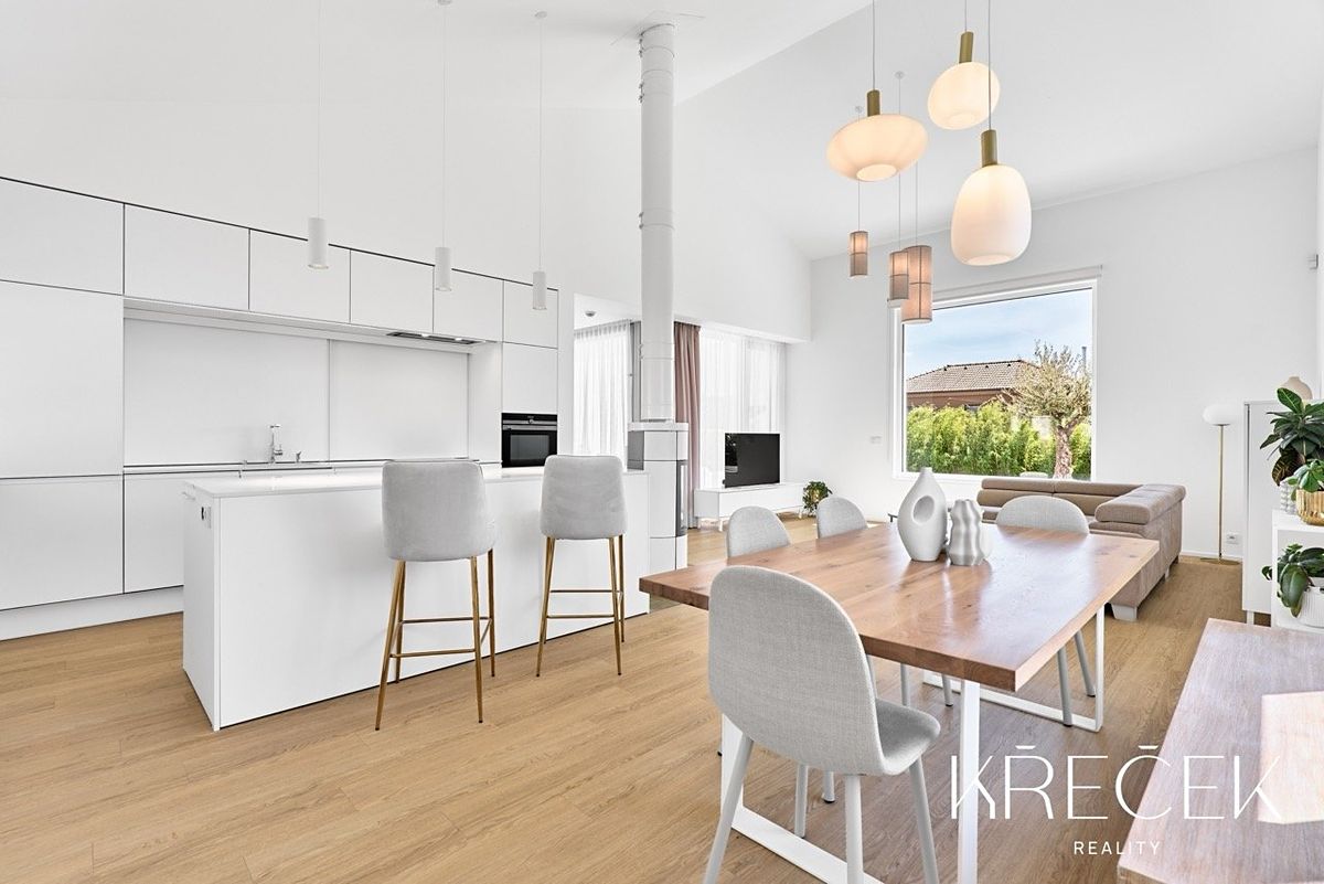Prodej rodinného domu 145 m², pozemek 820 m² – fotografie 3