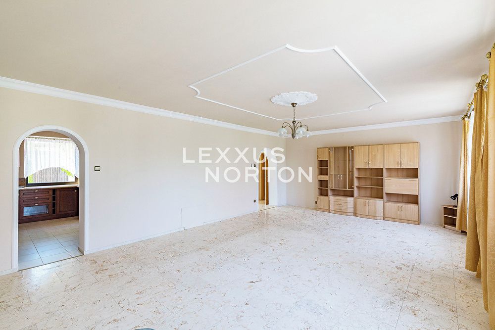 Pronájem rodinného domu 480 m², pozemek 483 m² – fotografie 2