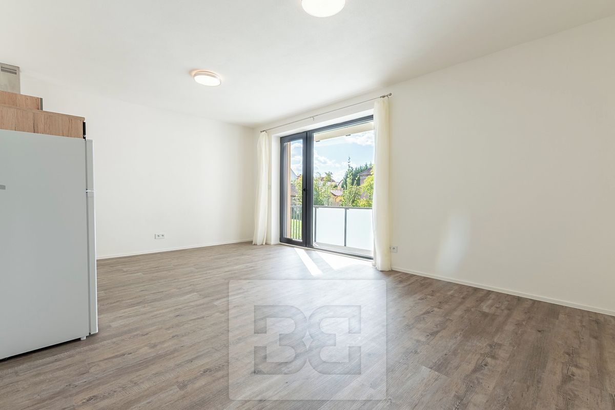 Pronájem bytu 1+kk 37 m² – fotografie 2