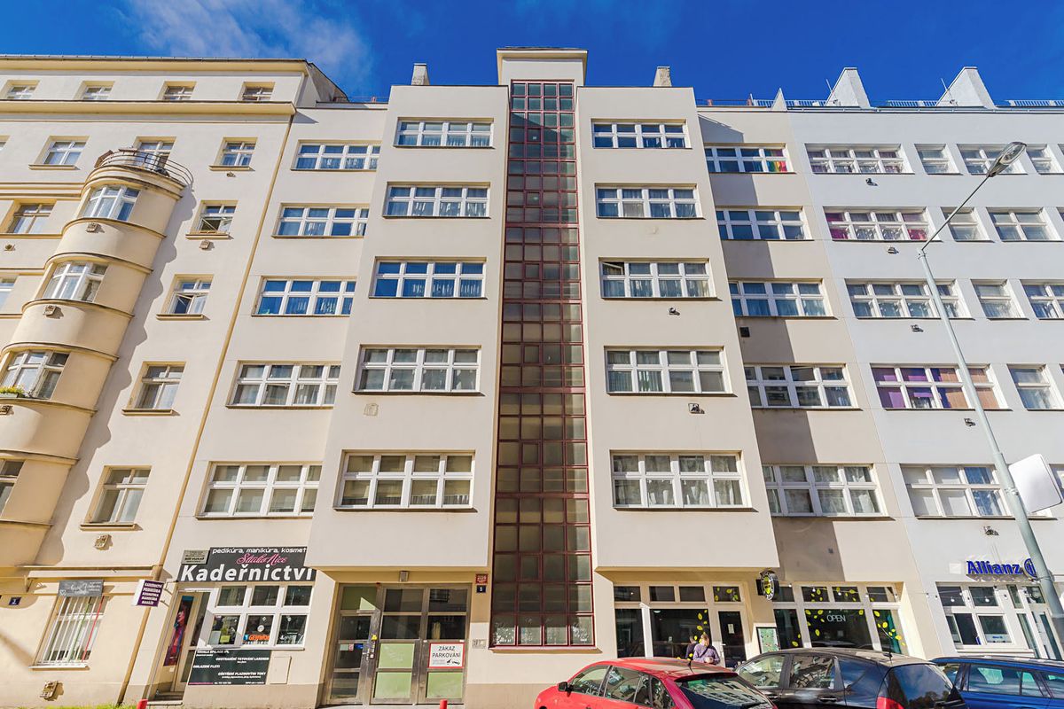 Prodej činžovního domu 1999 m²