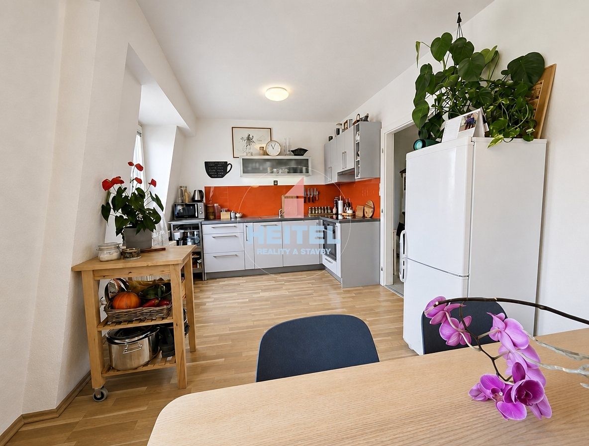 Pronájem bytu 2+1 88 m² – fotografie 2