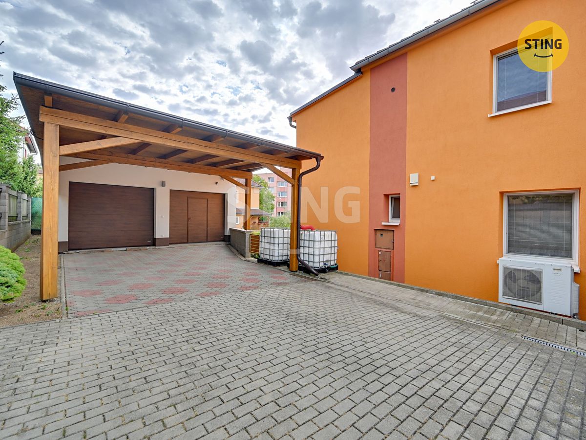 Prodej rodinného domu 179 m², pozemek 537 m² – fotografie 2