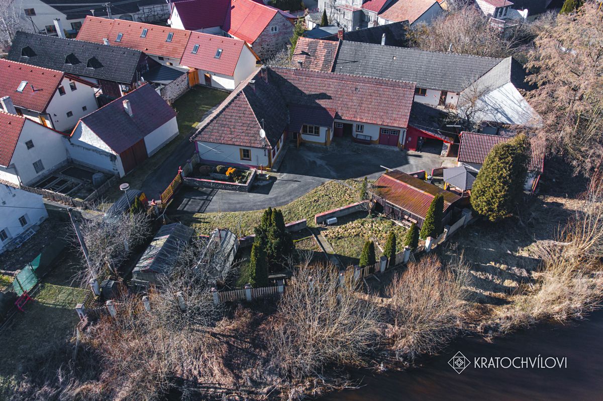 Prodej rodinného domu 104 m², pozemek 956 m² – fotografie 2