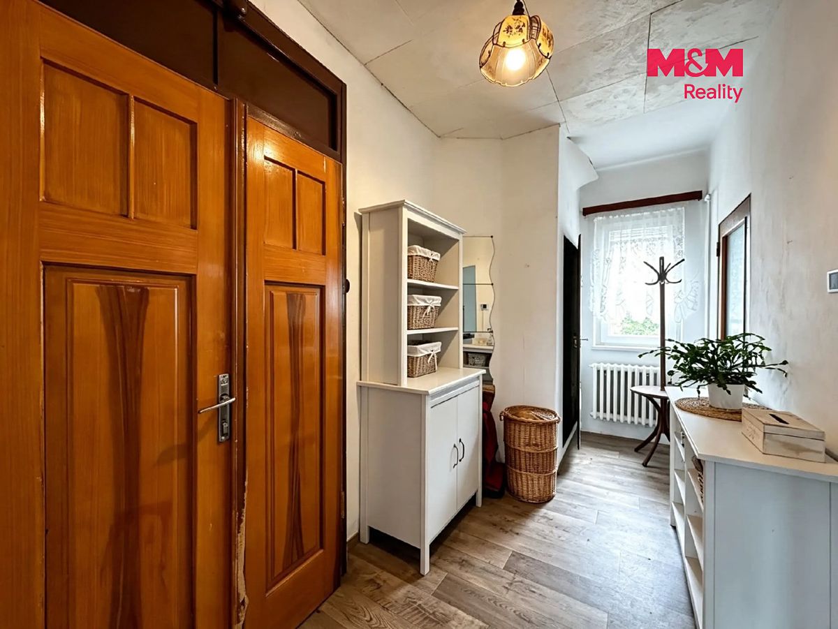 Prodej rodinného domu 164 m², pozemek 864 m² – fotografie 2