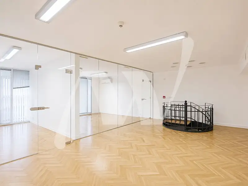 Pronájem kanceláře 466 m², Praha – náhled fotky 2