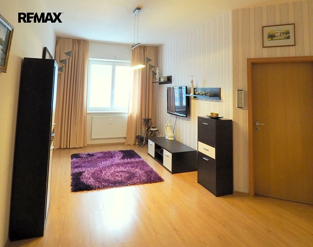 Pronájem bytu 2+kk 56 m² – fotografie 3