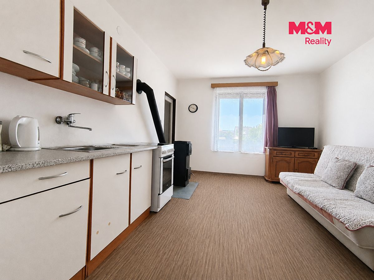 Prodej rodinného domu 224 m², pozemek 1055 m² – fotografie 4