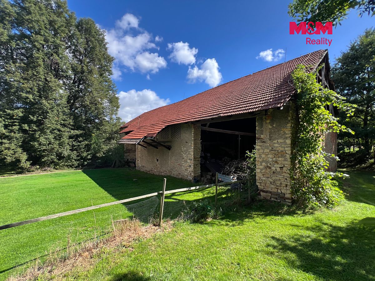 Prodej rodinného domu 750 m², pozemek 16025 m² – fotografie 3