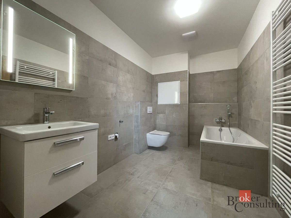 Pronájem bytu 1+kk 52 m² – fotografie 2