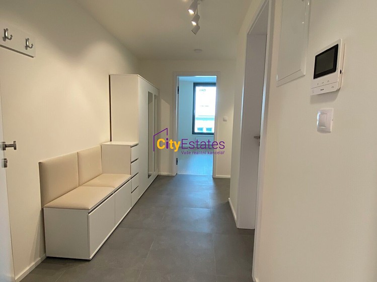 Pronájem bytu 2+kk, 56 m² (11 z 25)