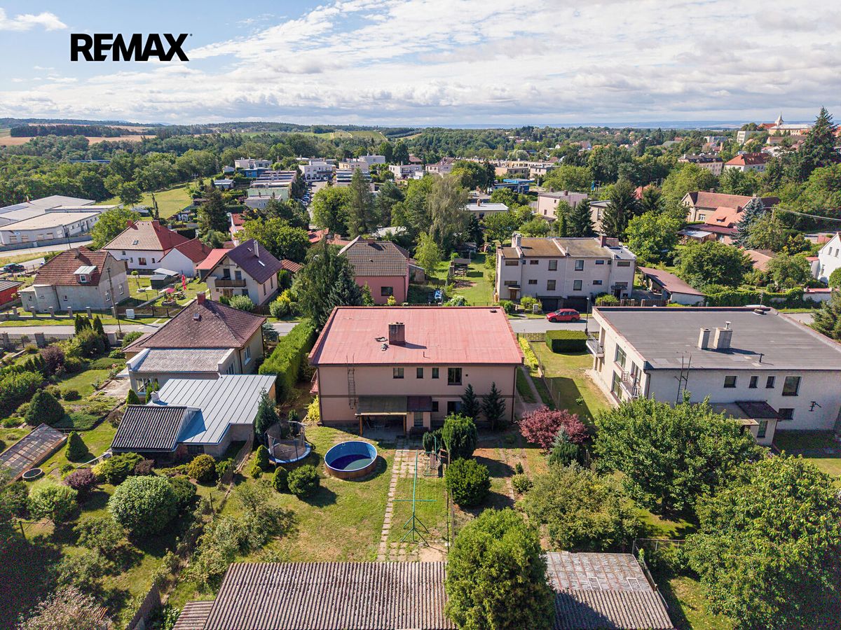 Prodej rodinného domu 234 m², pozemek 999 m² – fotografie 2