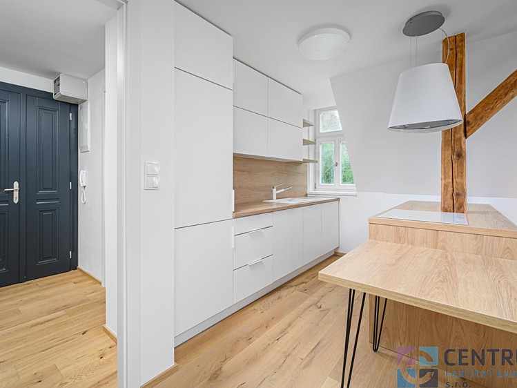 Pronájem bytu 3+kk, 87 m² (2 z 10)
