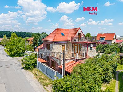 Prodej rodinného domu 325 m², pozemek 851 m²