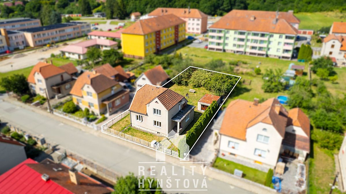 Prodej rodinného domu 130 m², pozemek 975 m² – fotografie 2