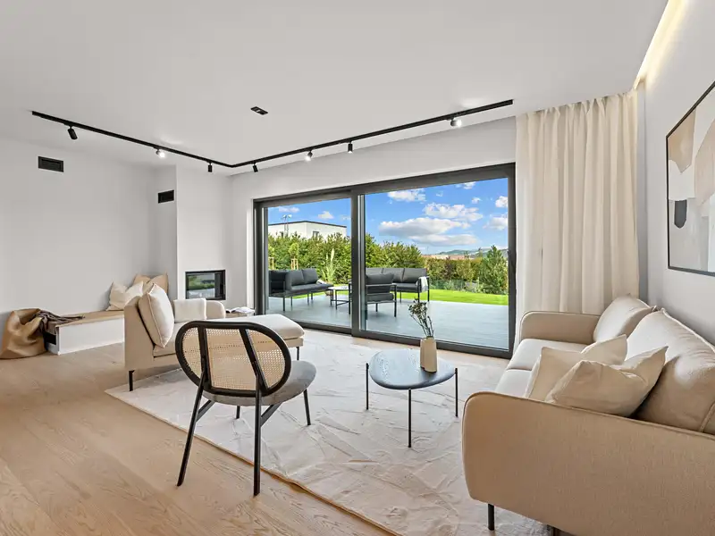 Prodej rodinného domu 197 m², pozemek 819 m², Králův Dvůr – náhled fotky 2