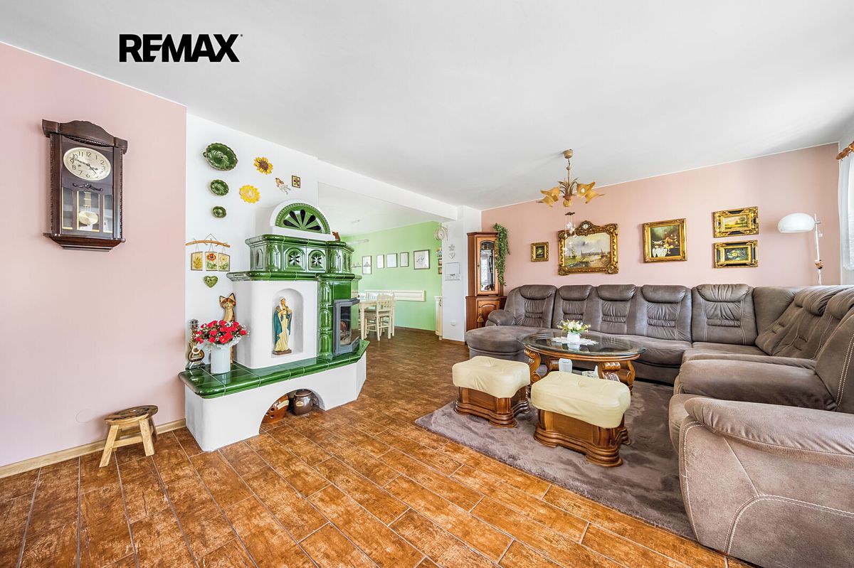 Prodej rodinného domu 176 m², pozemek 998 m² – fotografie 3