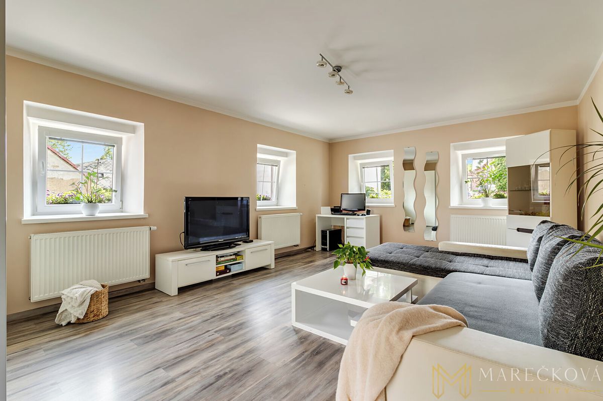 Prodej rodinného domu 149 m², pozemek 460 m² – fotografie 2