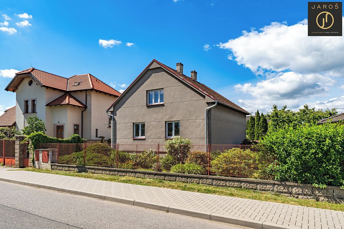 Prodej rodinného domu 105 m², pozemek 939 m² – fotografie 2
