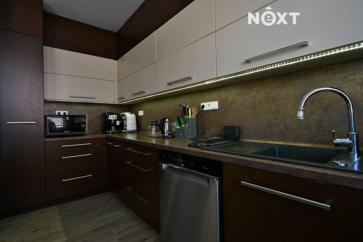 Prodej rodinného domu 290 m², pozemek 497 m² – fotografie 4