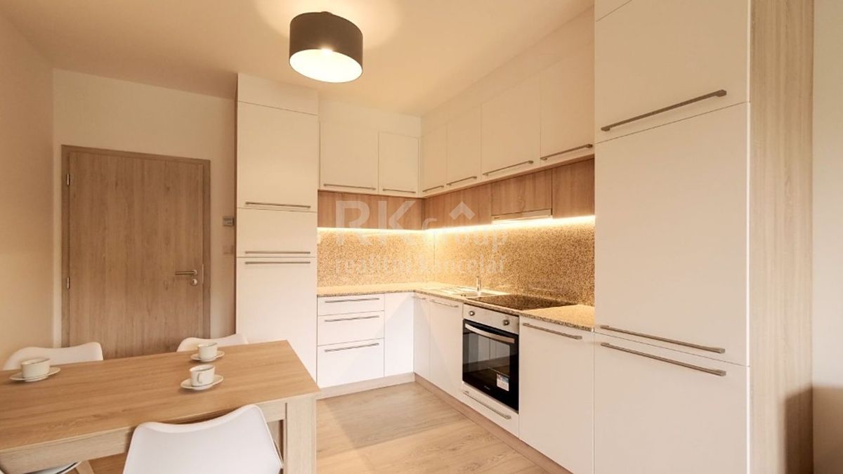 Pronájem bytu 2+kk 48 m² – fotografie 2