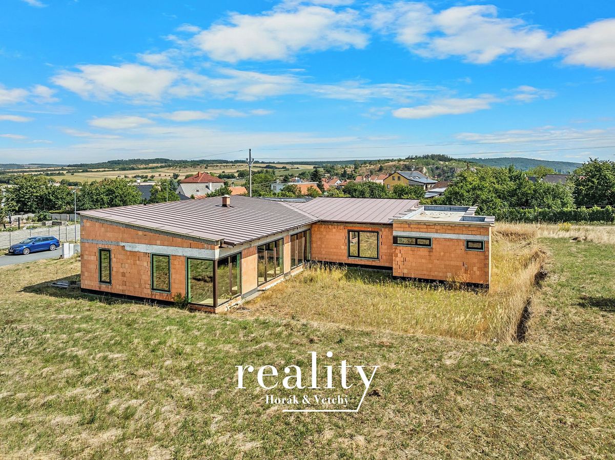 Prodej rodinného domu 292 m², pozemek 2247 m² – fotografie 4